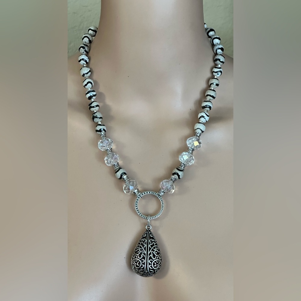 22-1/2 inch Wavy Tibetan Agate Faceted bead necklace NWOT - Picture 15 of 15